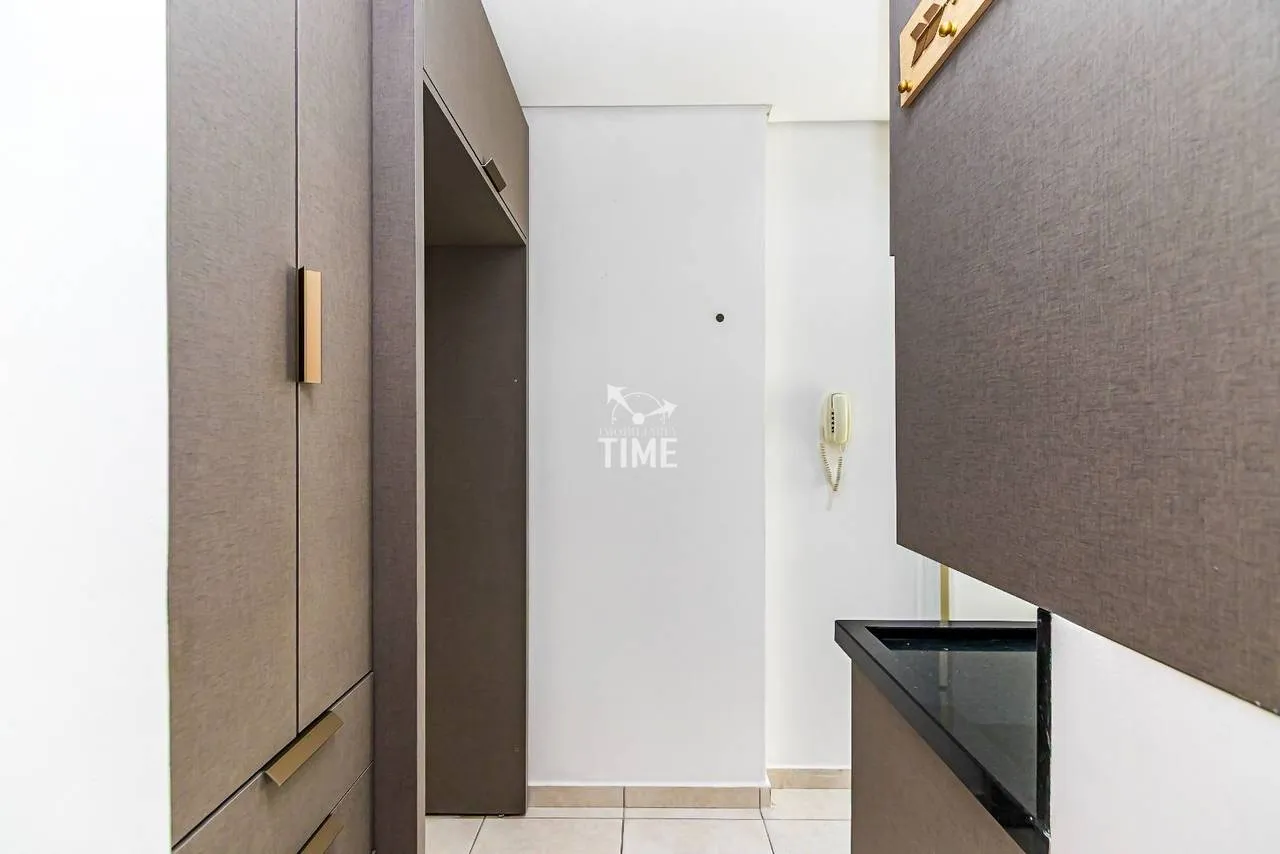 Wood or laminate floors in a 3-bedroom apartment, 78 m² — photo 9