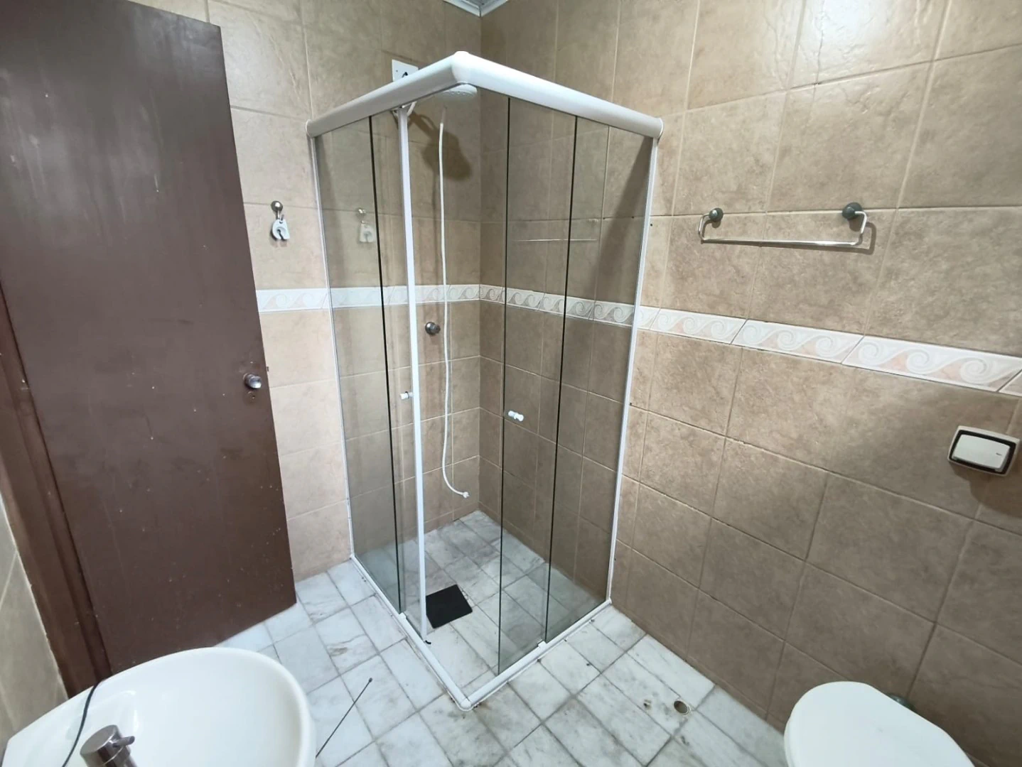 Piso de madera o laminado y 4 dormitorios: casa de 183 m² — photo 19