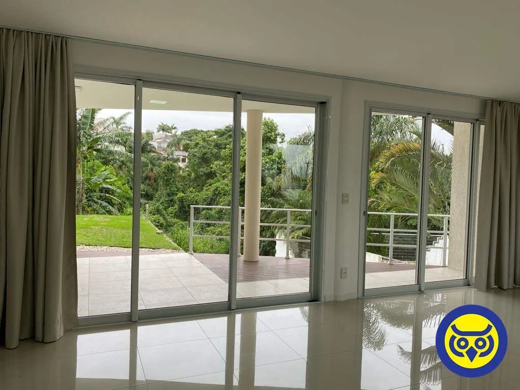 3-bedroom house with a water view — photo 7