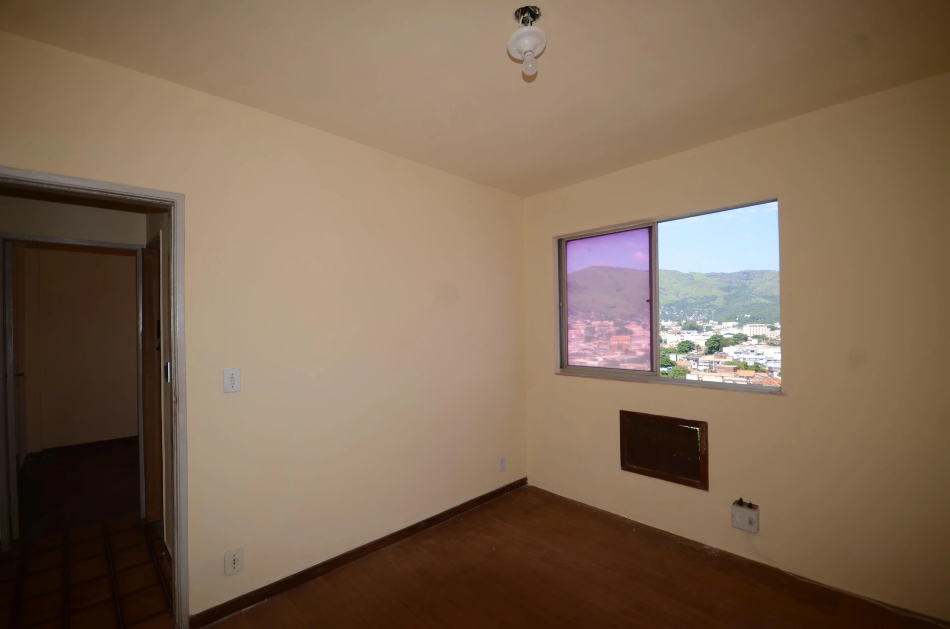 Unfurnished 2-bedroom apartment with a private garden — photo 11