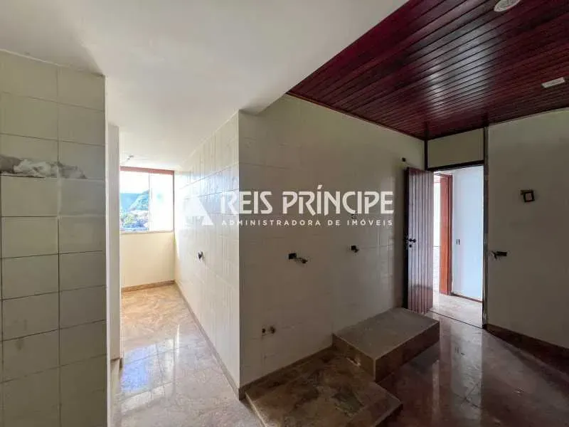 3-bedroom apartment with an enclosed glass balcony — photo 10