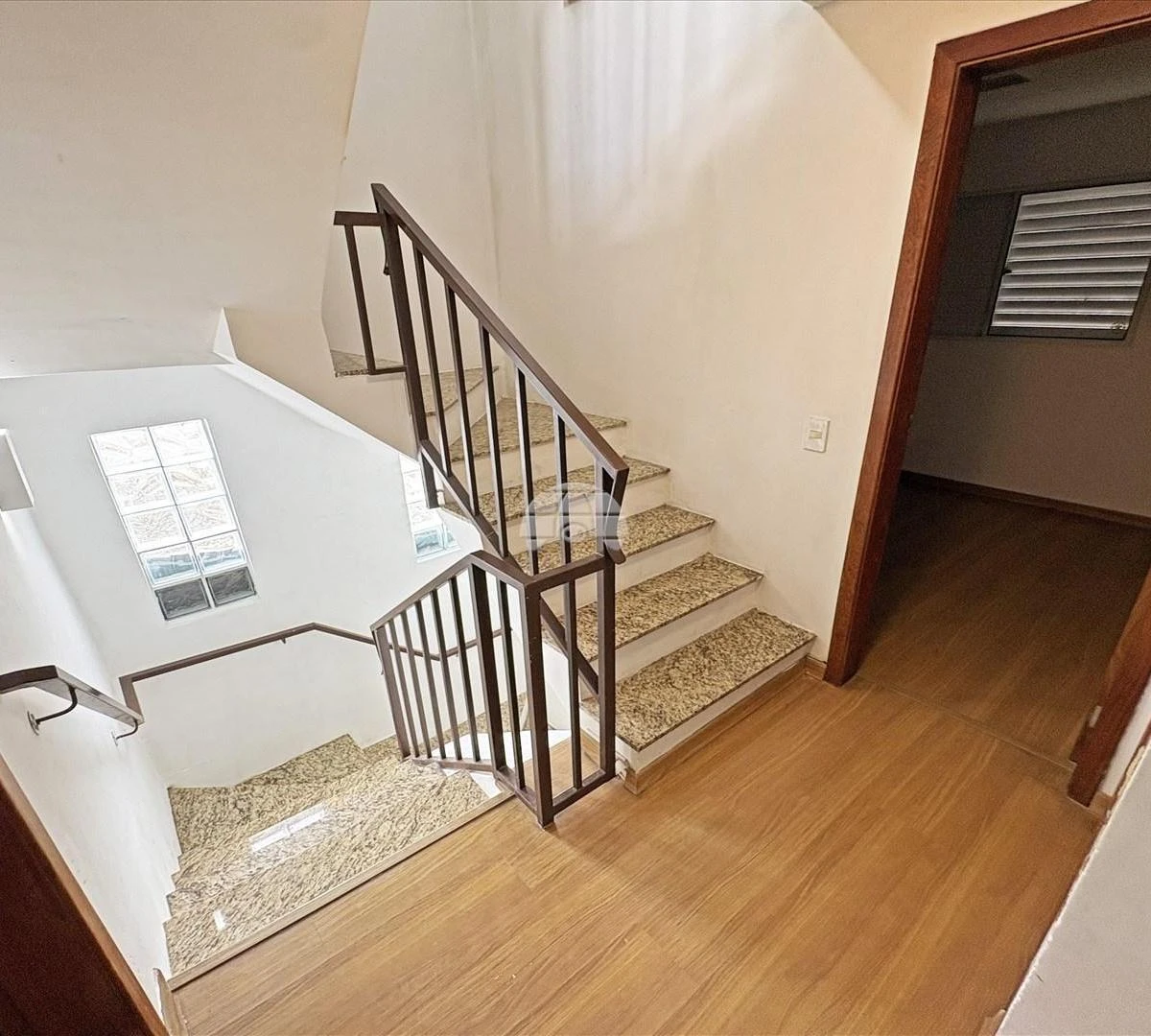 Casa de 178 m² com banheira e varanda envidraçada — photo 27