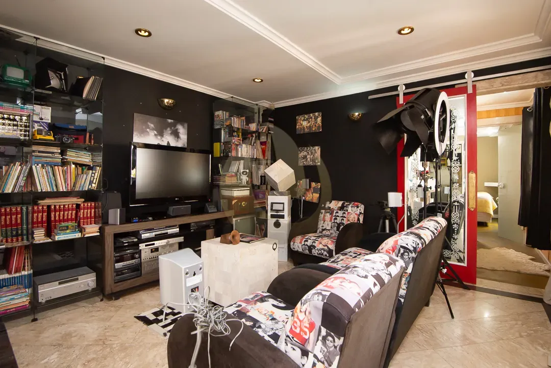Furnished 860 m² house with 5 bedrooms and 10 bathrooms — photo 50