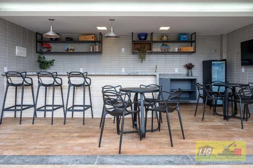 2-bedroom apartment with open-plan kitchen and gas stove — photo 21