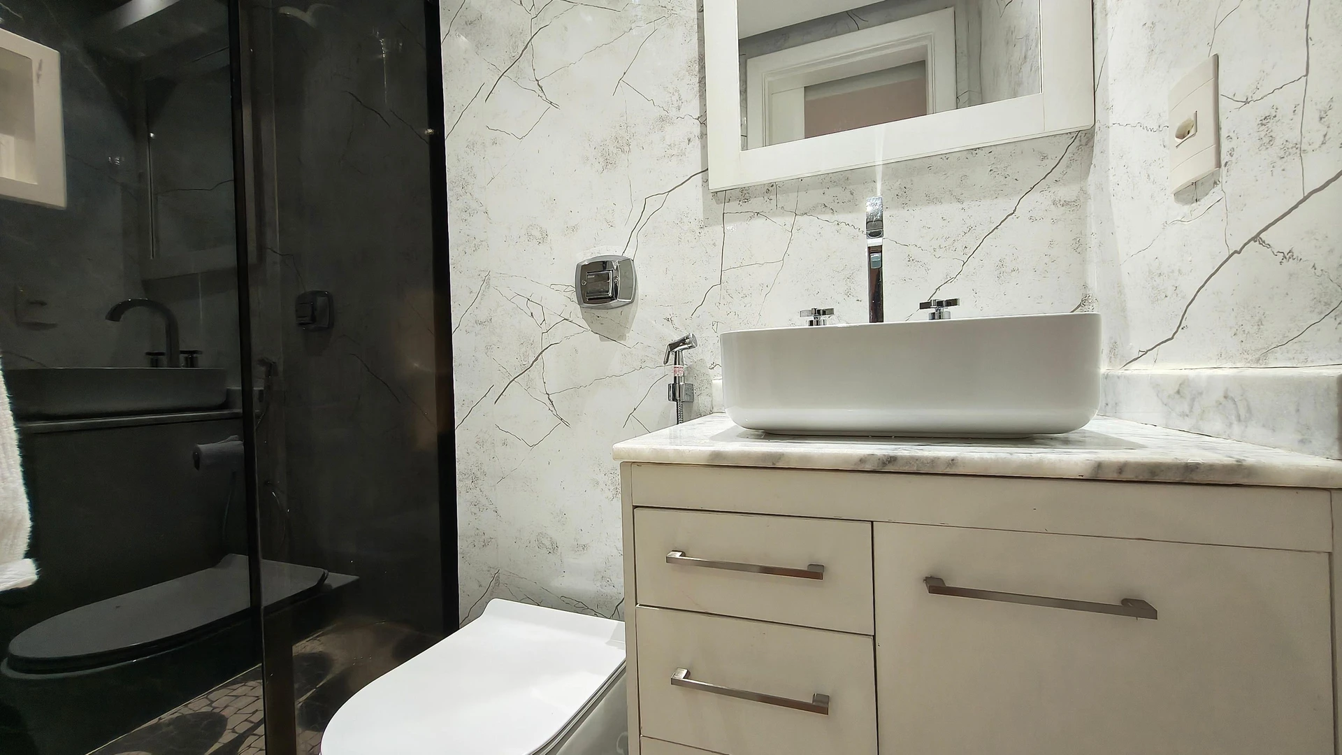 Washing machine in a 4-bedroom apartment, 205 m² — photo 23