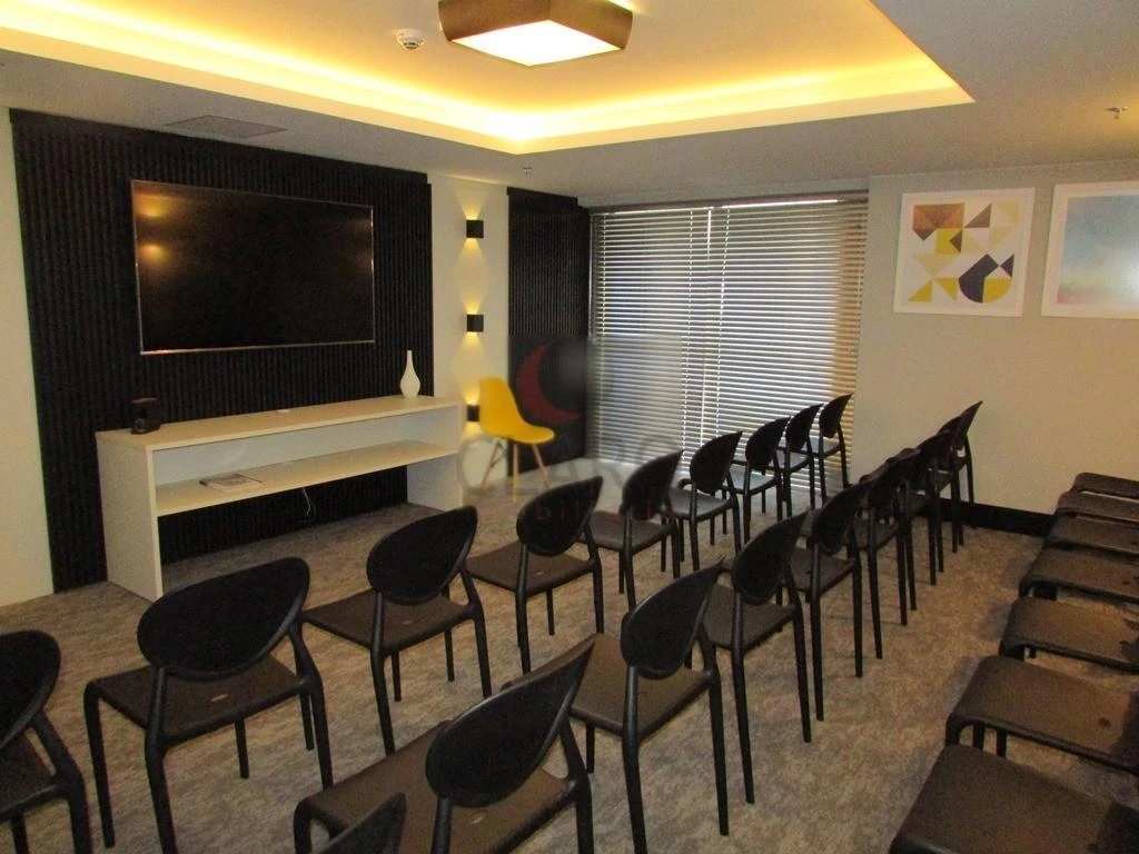 One-bedroom apartment in a building with a coworking space — photo 22
