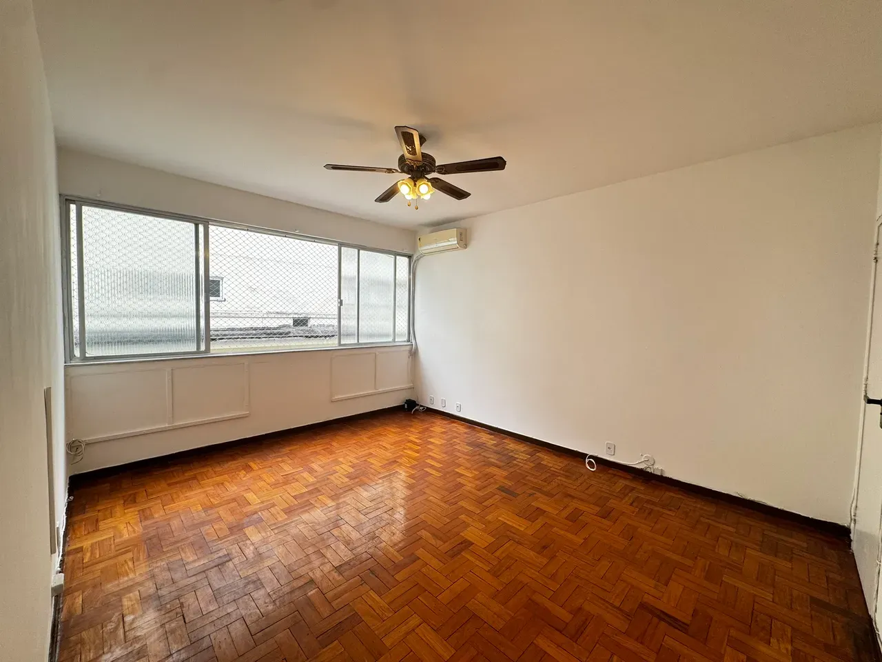 Apartment, 80 m², with wood or laminate floors — photo 4