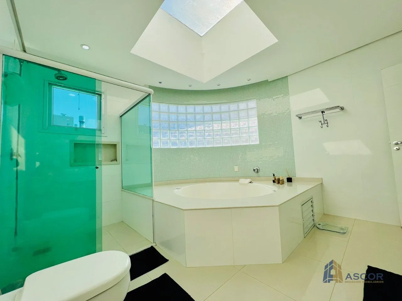 Furnished house with 7 bedrooms and open kitchen — photo 32
