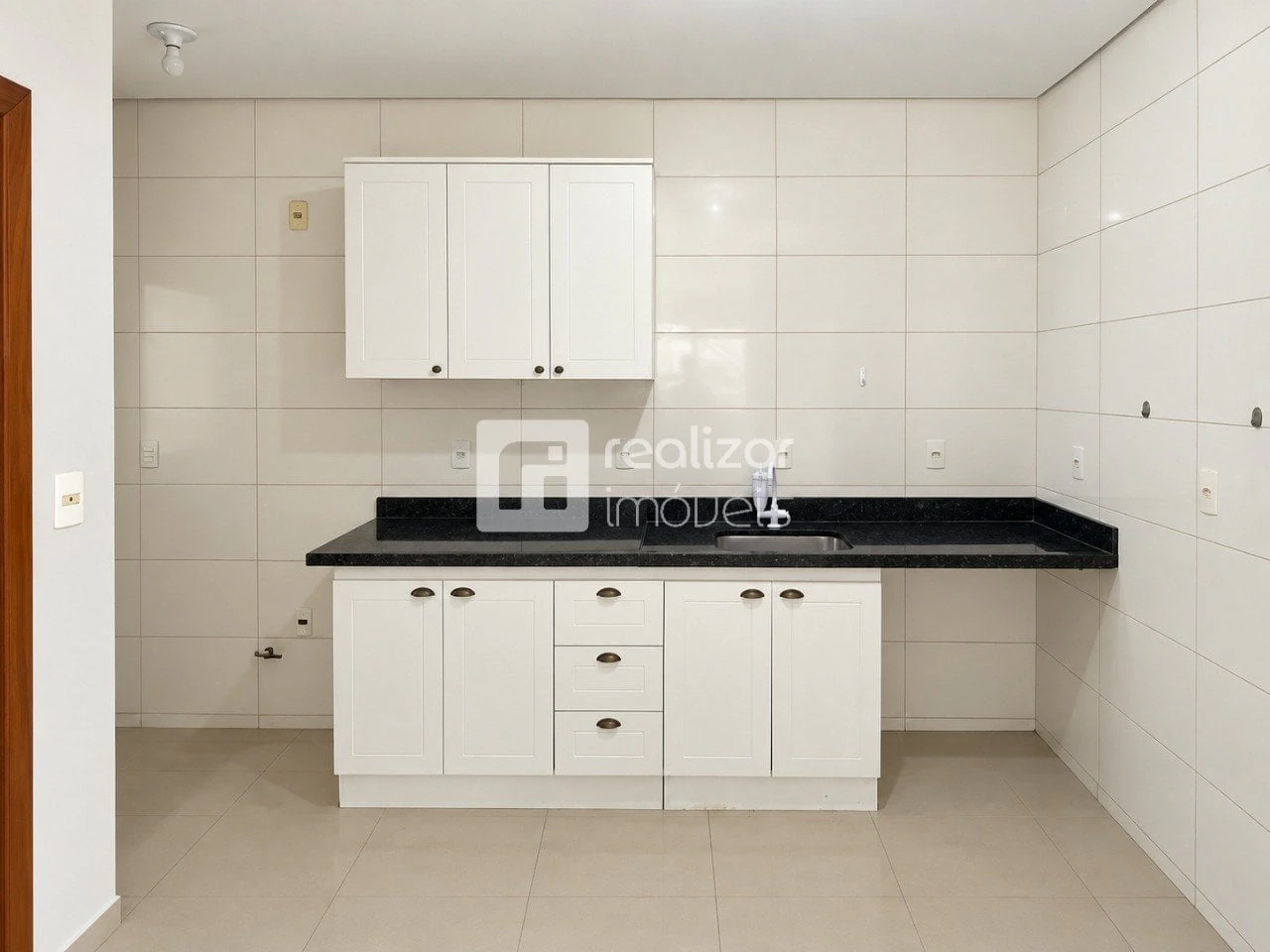 160 m² house with a bathtub and floor-to-ceiling windows — photo 27