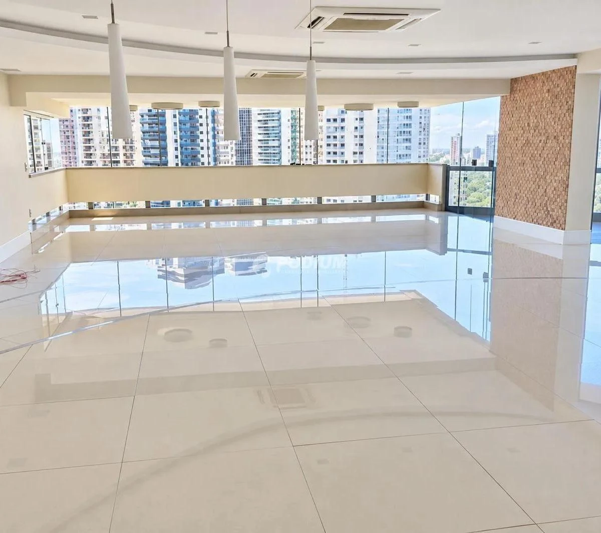 4-bedroom apartment in a building with a gym — photo 11