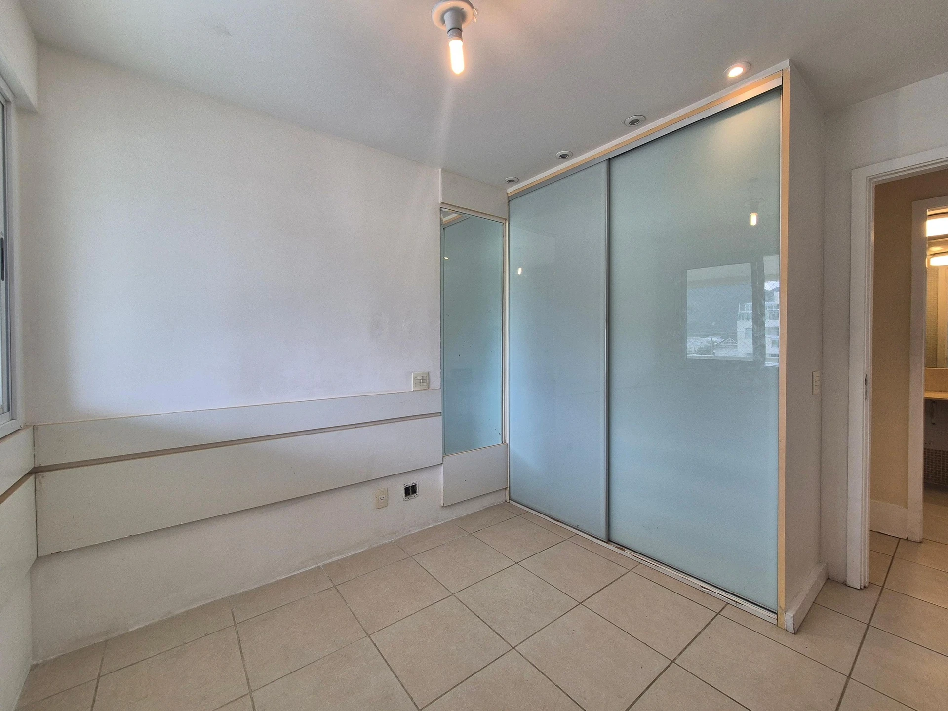 91 m² apartment with a home office and a mountain view — photo 23