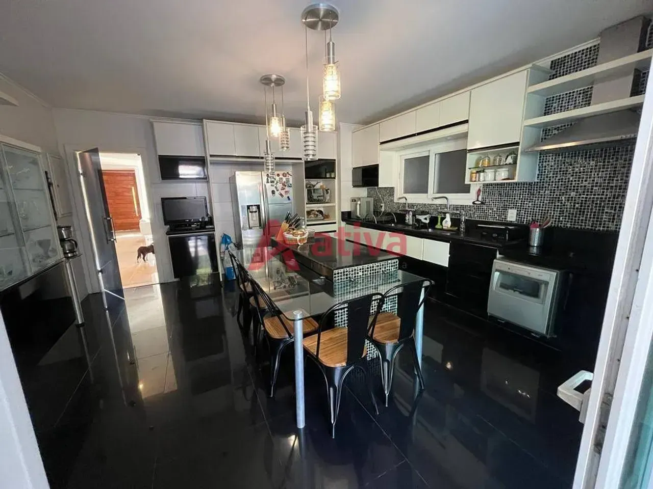 Condominium house with 4 bedrooms and 5 bathrooms — photo 2
