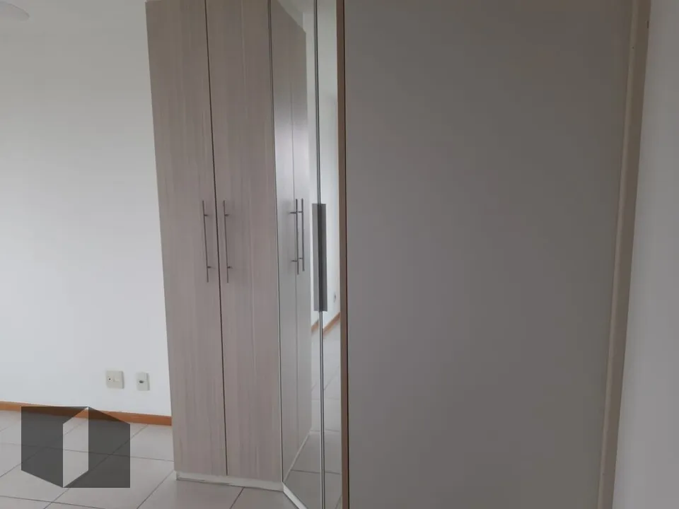 3-bedroom apartment with balcony and city views — photo 9