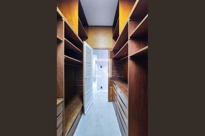 250 m² apartment with a mountain view and a walk-in closet — photo 12