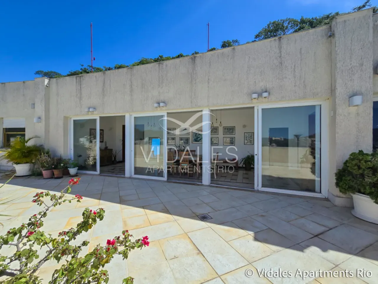 Furnished 715 m² apartment with 4 en-suite bedrooms — photo 19