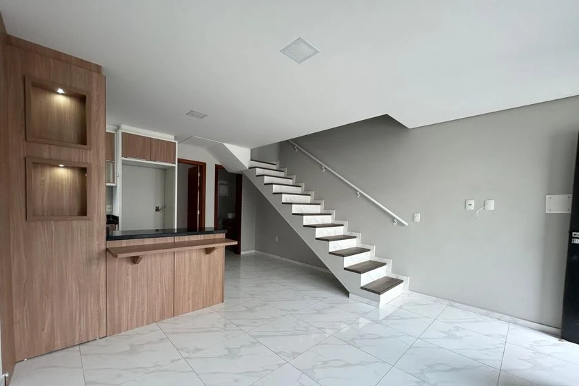 Unfurnished house with 3 bedrooms and open-plan kitchen