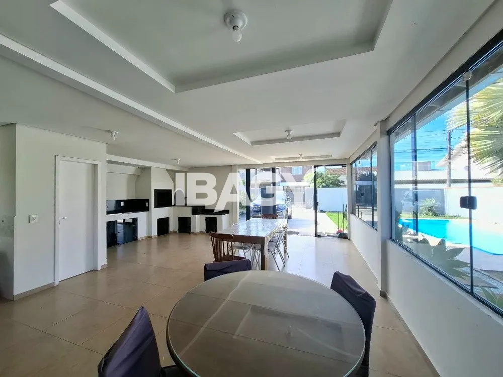 3-bedroom house with a private pool — photo 32