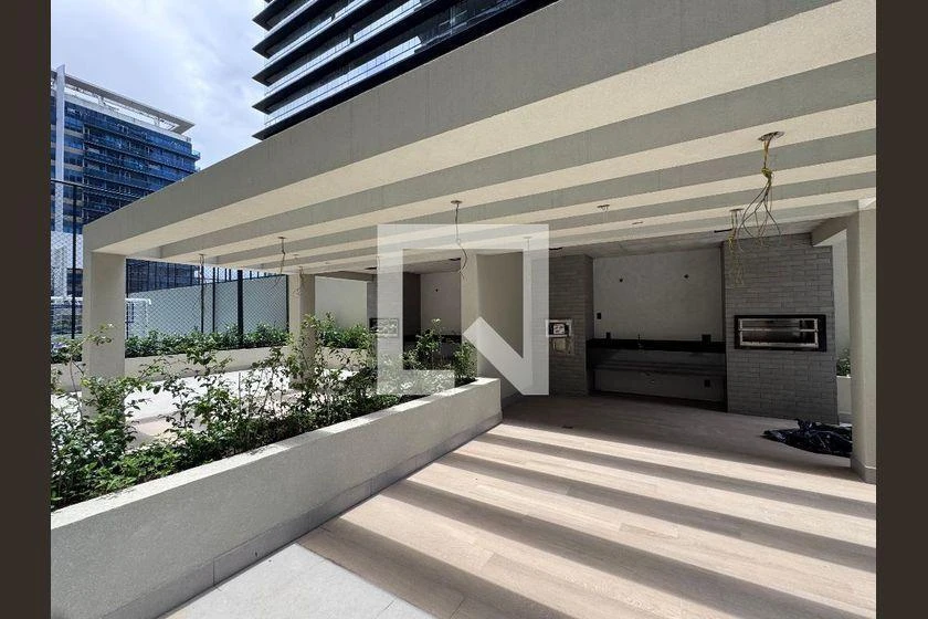 98 m² apartment with 3 bedrooms and a glassed-in balcony — photo 36
