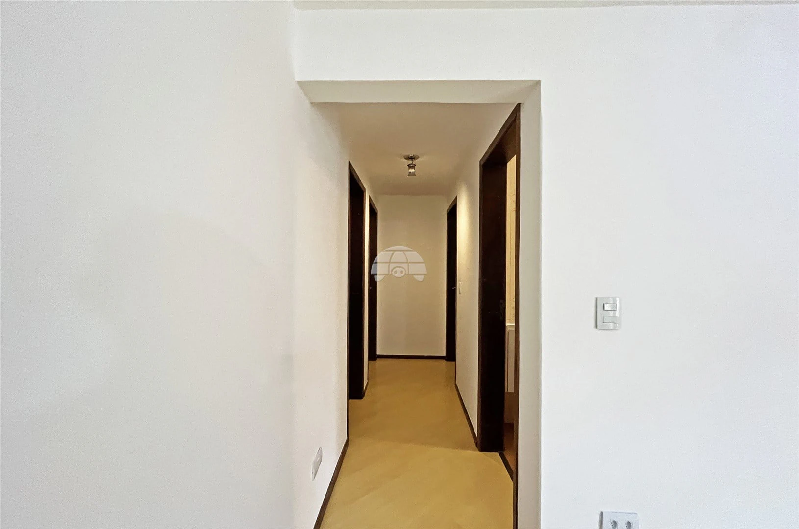 2-bedroom apartment with wood or laminate floors — photo 6