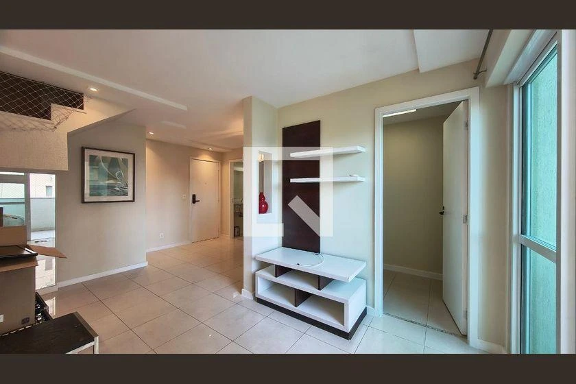 Apartamento de 2 quartos com varanda de vidro — photo 23
