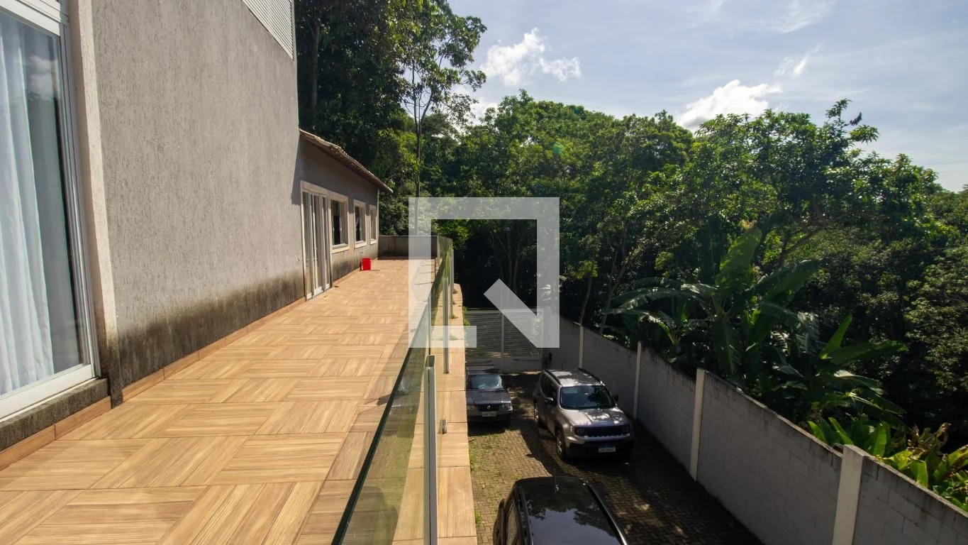 Furnished house with 5 bedrooms and 6 parking spaces — photo 68
