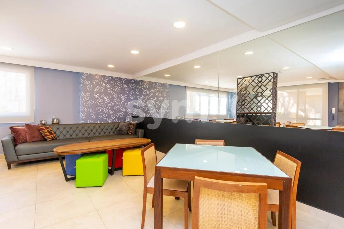 Balcony with a grill in a 3-bedroom apartment, 71 m² — photo 30