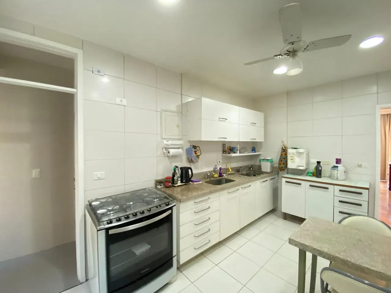 Apartamento mobiliado de 248 m² com 4 quartos e 4 banheiros — photo 14