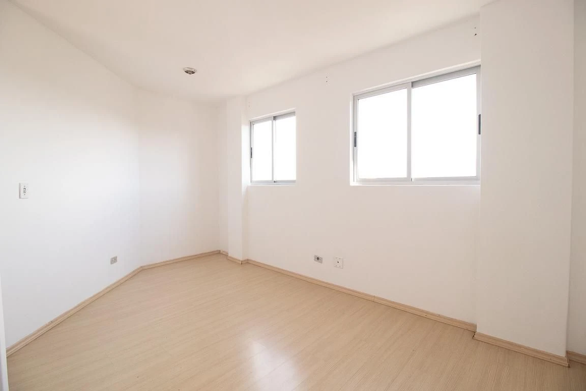 Apartment, 32 m², with wood or laminate floors — photo 11