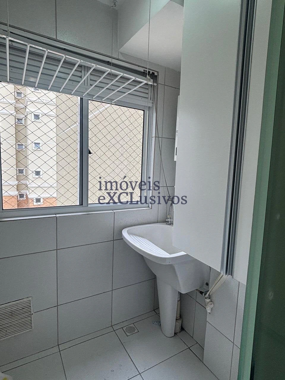 Wood or laminate floors in a 2-bedroom apartment, 48 m² — photo 10