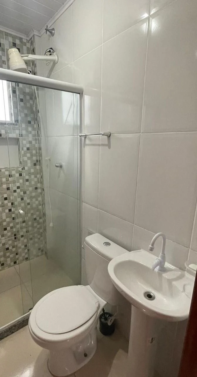 1-bedroom apartment with a glass shower enclosure — photo 10