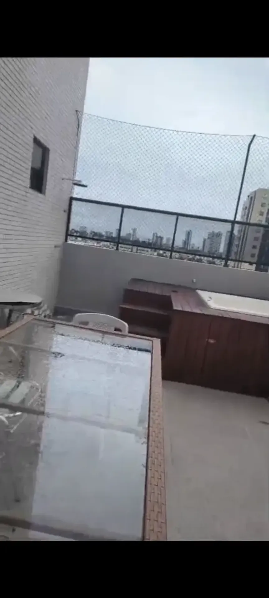 Top-floor apartment with 3 bedrooms, 2 en-suites and 2 parking — photo 12