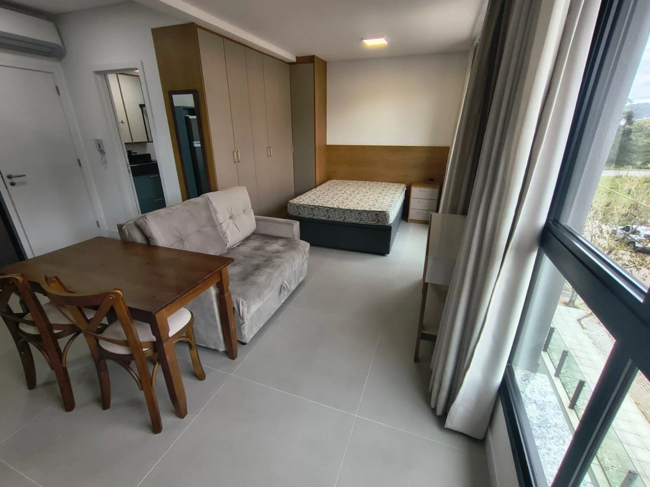 Furnished apartment, 32 m², with floor-to-ceiling windows — photo 3