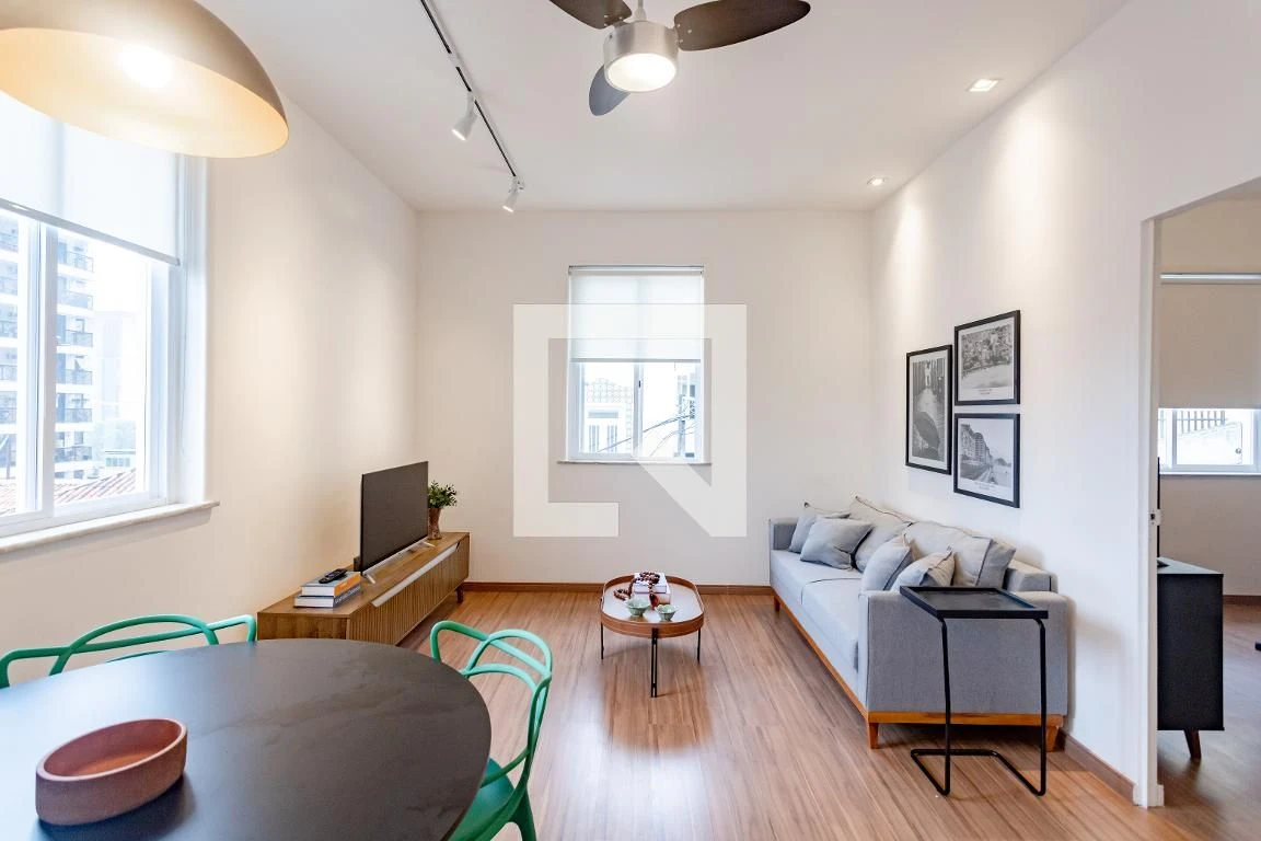 3-bedroom house with wood or laminate floors — photo 14