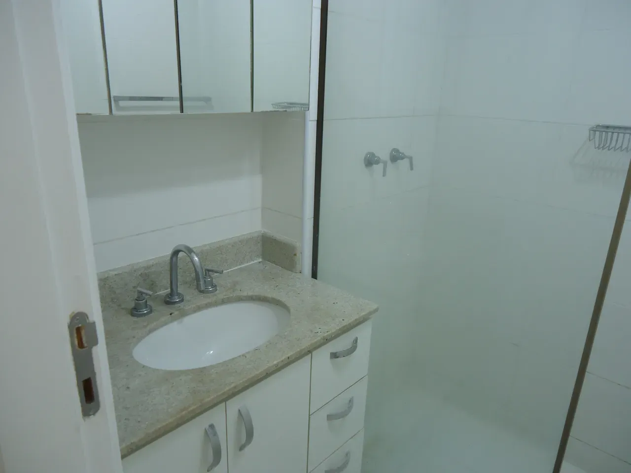 90 m² apartment with 2 bedrooms and a balcony — photo 26