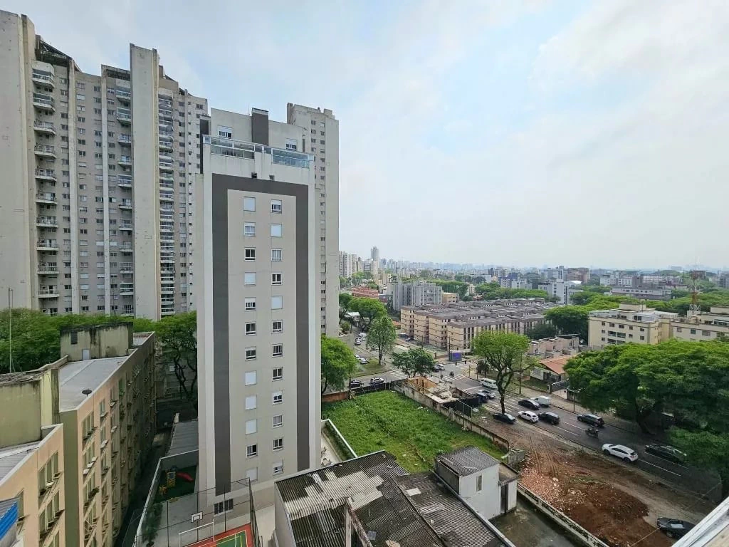 One-bedroom apartment with a grill on the balcony — photo 27
