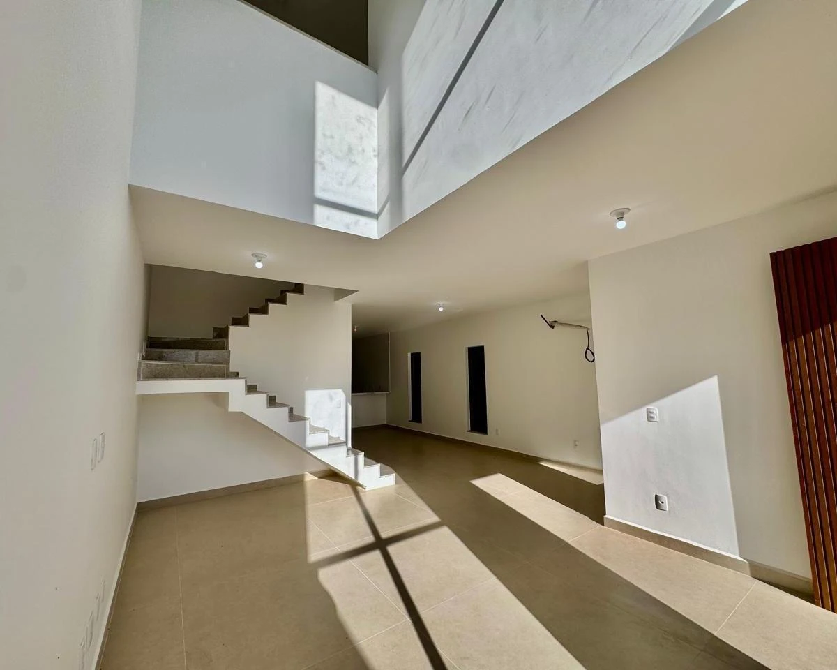 House, 240 m², with a glass-enclosed balcony — photo 19