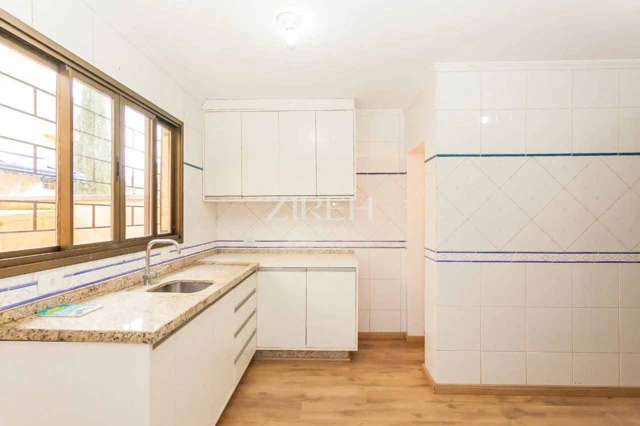 House, 145 m², with wood or laminate floors — photo 2
