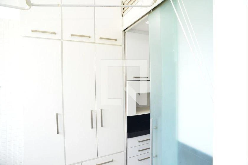 3-bedroom apartment with a walk-in closet — photo 20