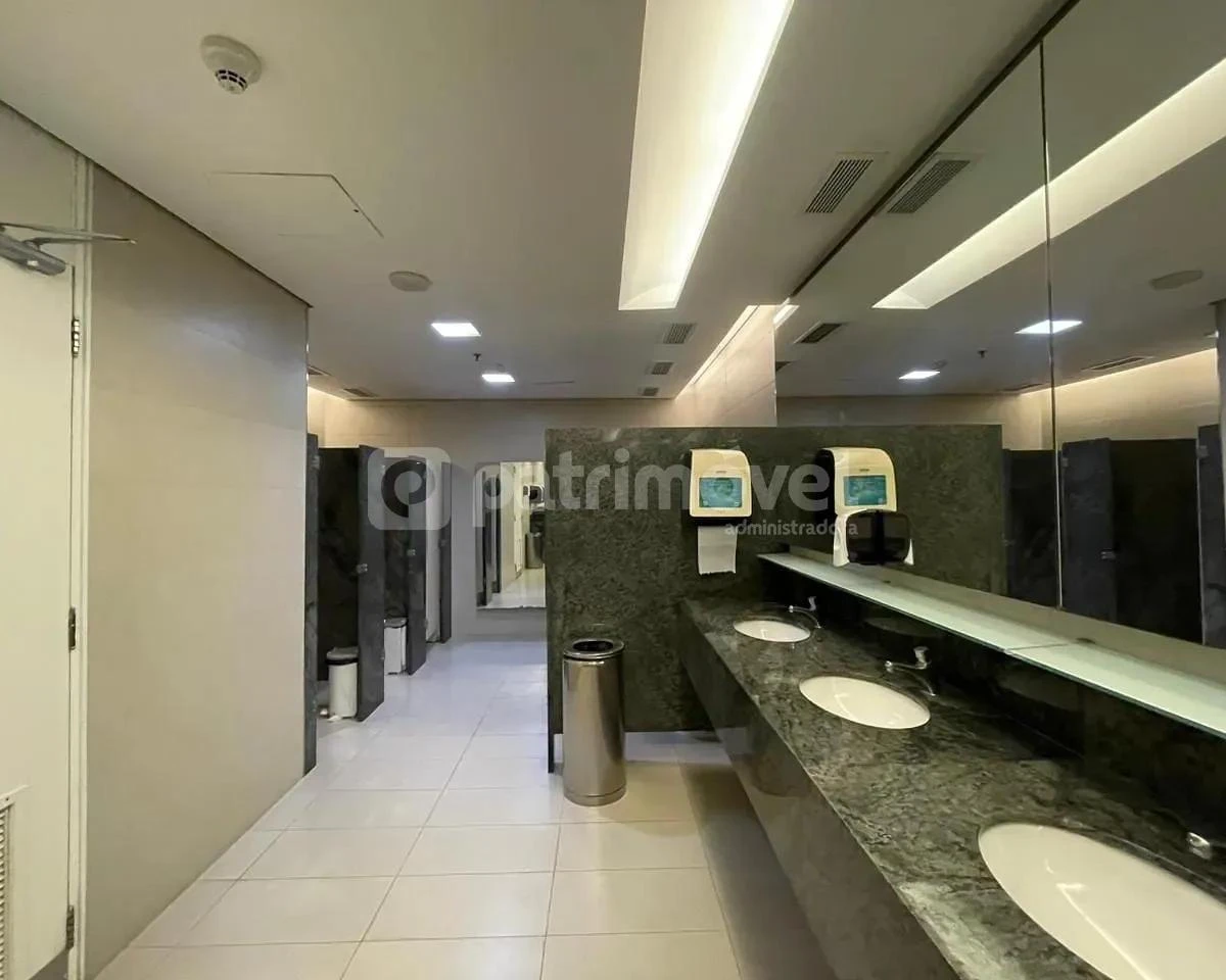 Apartamento sem mobília com 15 banheiros e janelas do chão — photo 13