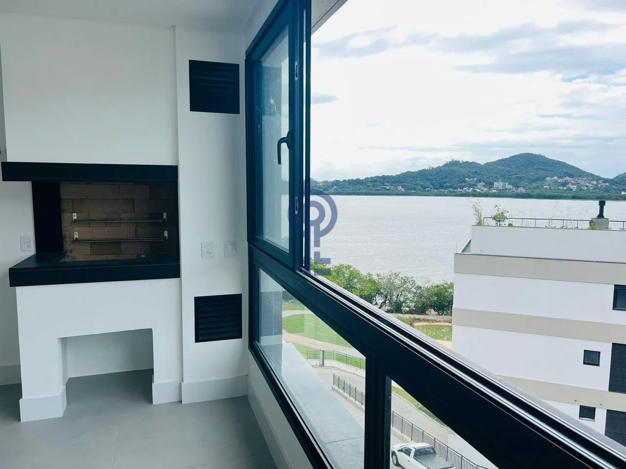 Apartment on the 4th floor with a grill on the balcony — photo 4