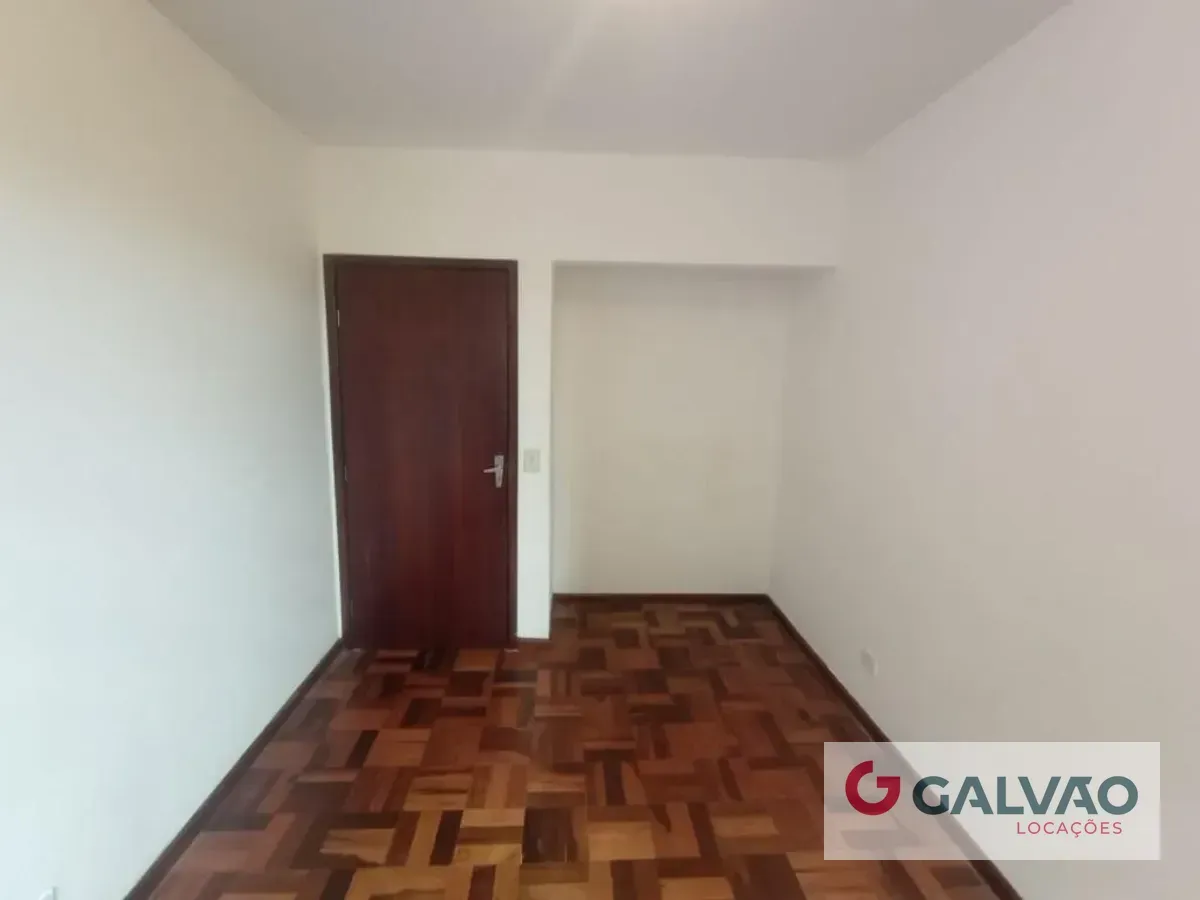 Wood or laminate floors in a 3-bedroom house, 96 m²