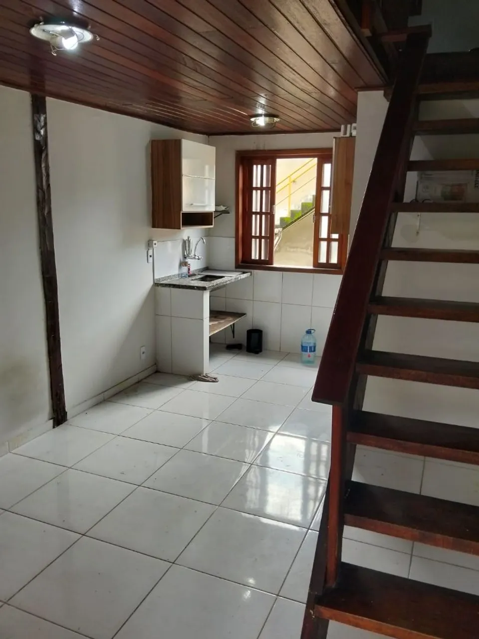 1-bedroom apartment with a compact kitchenette and parking — photo 2