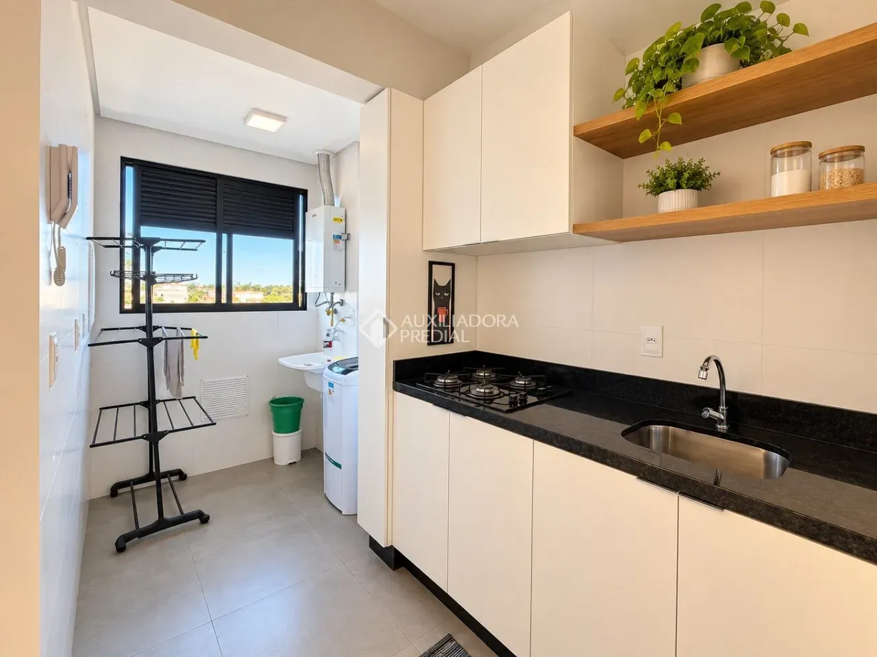 Furnished 2-bedroom apartment with balcony and grill — photo 30