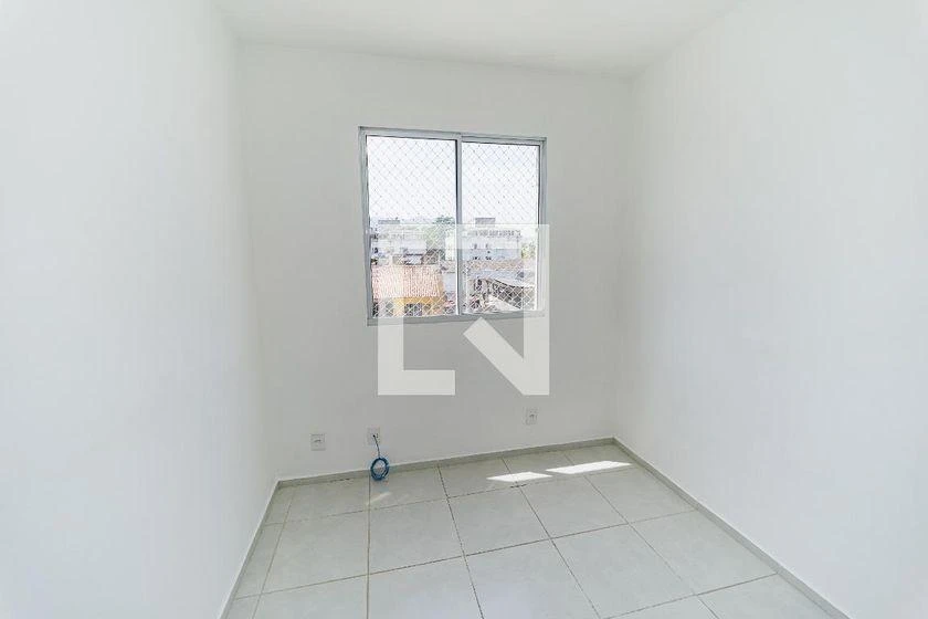 2-bedroom apartment in a building with a pool — photo 11