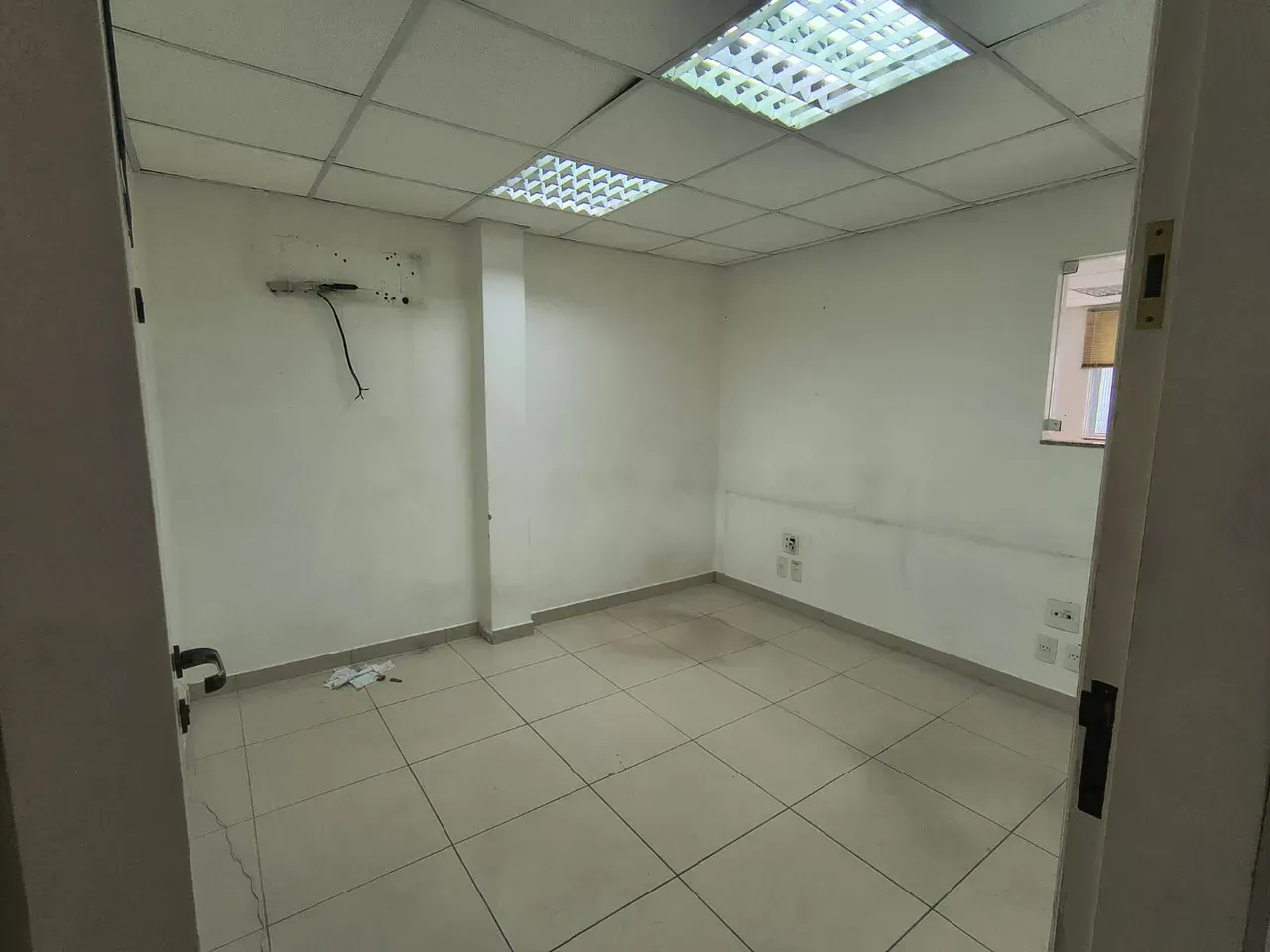 Unfurnished house with 5 bedrooms and 5 bathrooms, 352 m² — photo 11