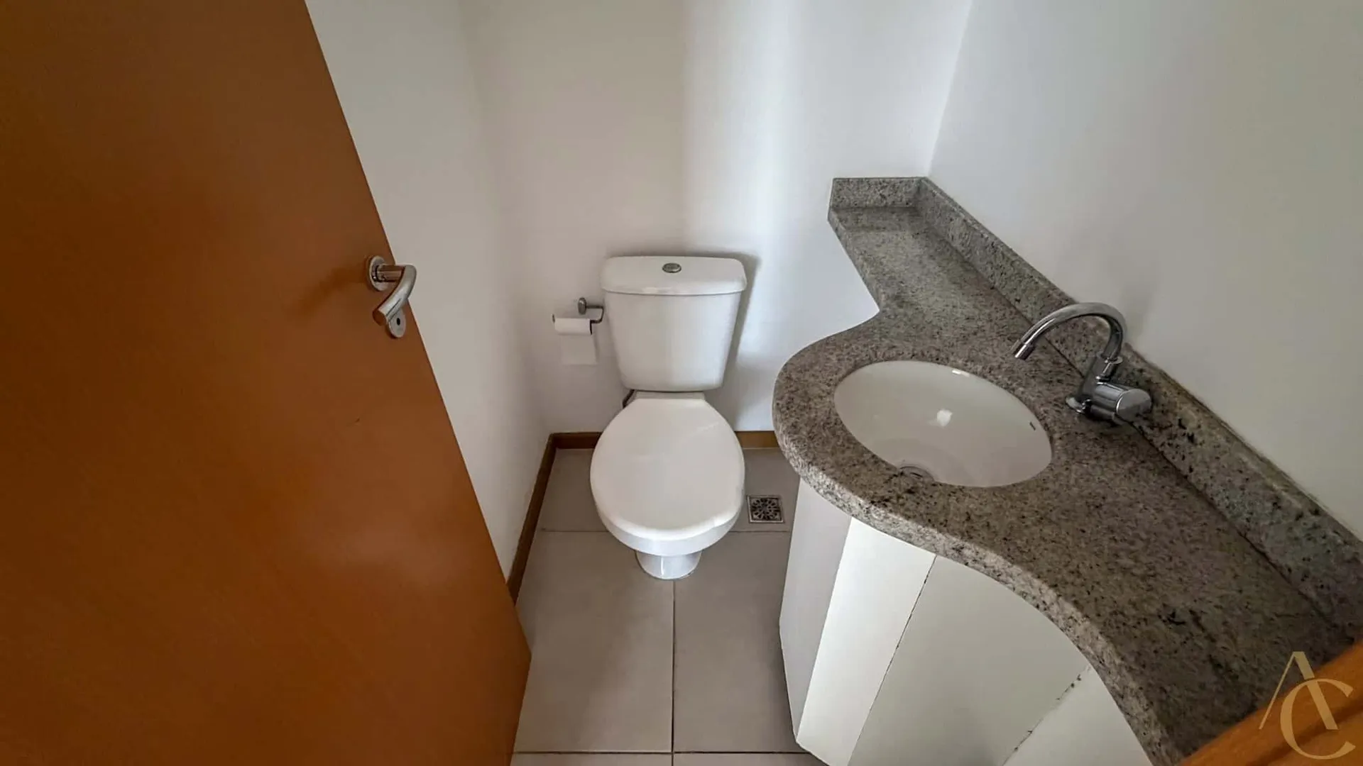 149 m² furnished apartment with a built-in grill on the balcony — photo 44