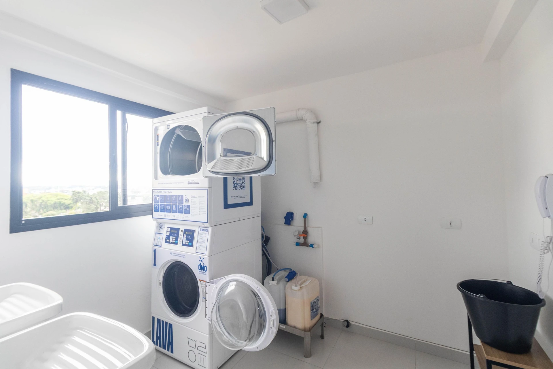 2-bedroom apartment in a building with a gym — photo 4