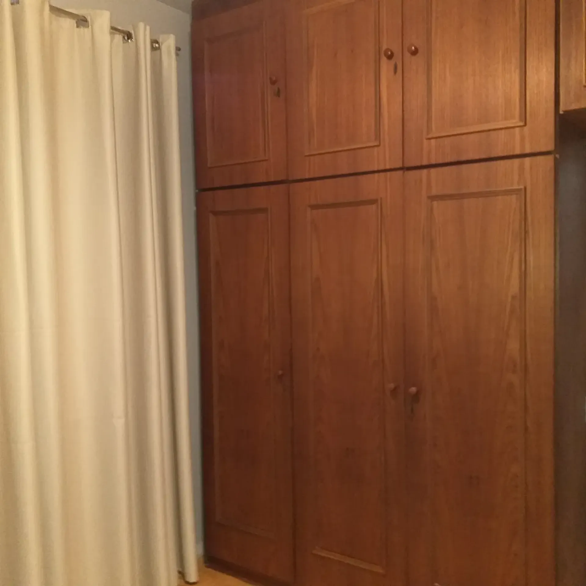 2-bedroom apartment with 3 bathrooms and glass shower — photo 19