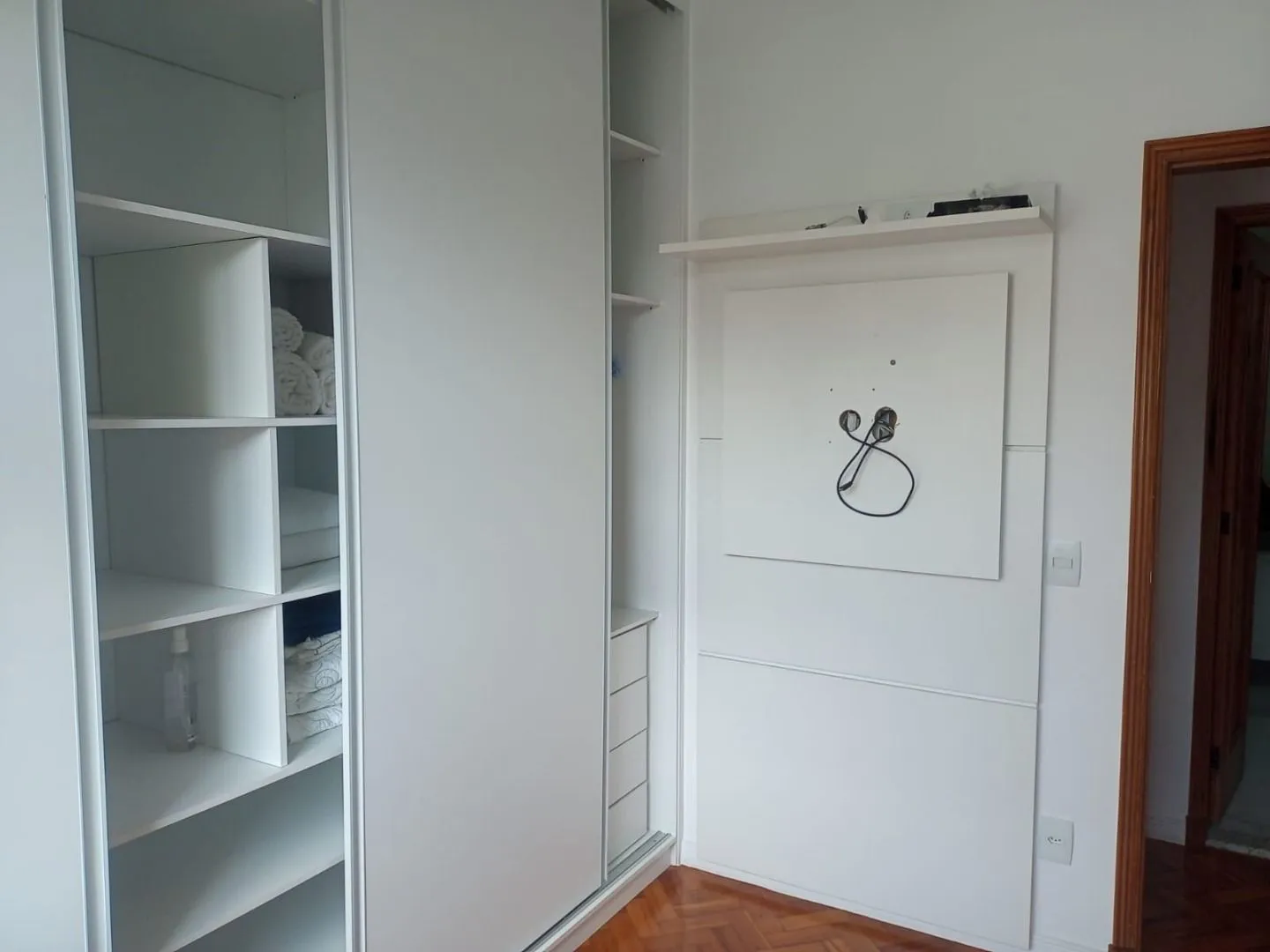 Apartment on the 7th floor with wood or laminate floors — photo 16