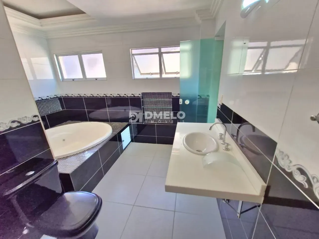 4-bedroom house with a bathtub in Rio de Janeiro — photo 5